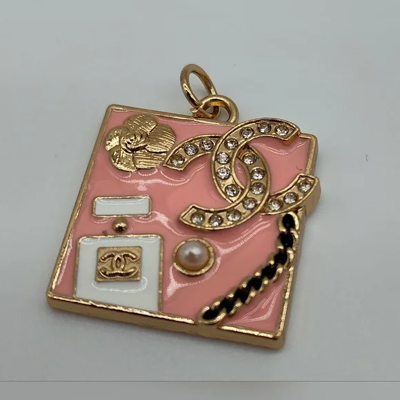 CHANEL Y2K Charm Collection Gold Tone Enamel CC Logo Pendant Charm Pull - Picture 4 of 7